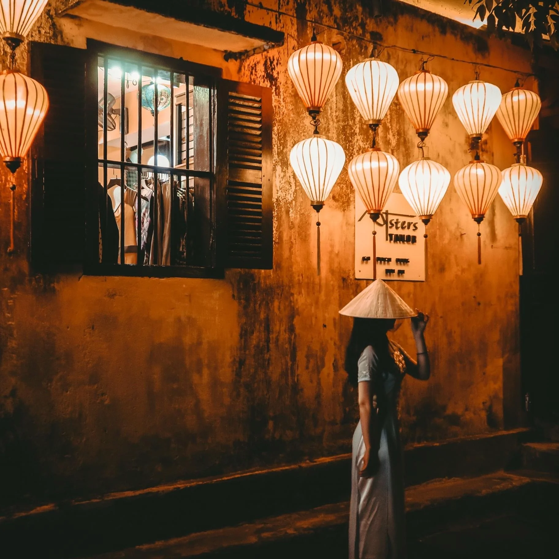 Ancient Town Walking Tour with Lantern Boat